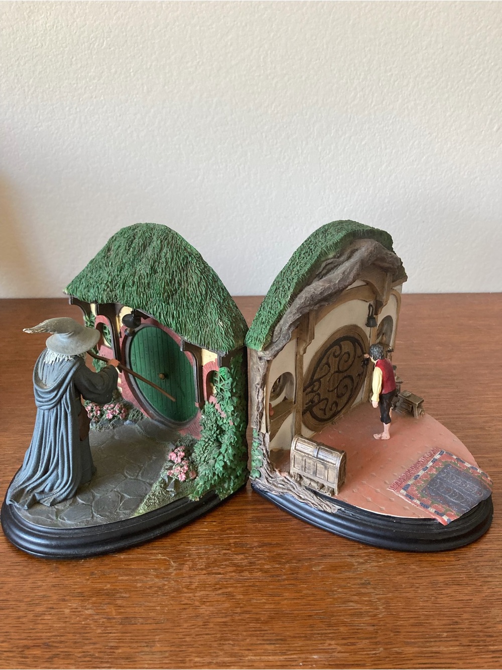 Vintage Lord of the Rings Sideshow Weta “No Admittance” Gandalf & Bilbo Bookends